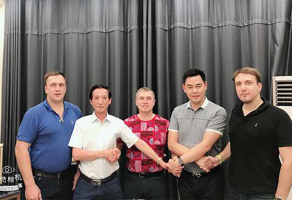 利瀚“信譽(yù)求發(fā)展,服務(wù)見真情” 利瀚“信譽(yù)求發(fā)展,服務(wù)見真情”